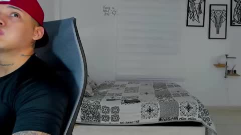 Lunay online show from March 4, 2026, 11:00 pm