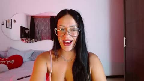 lunayois02 online show from April 8, 2026, 12:21 am