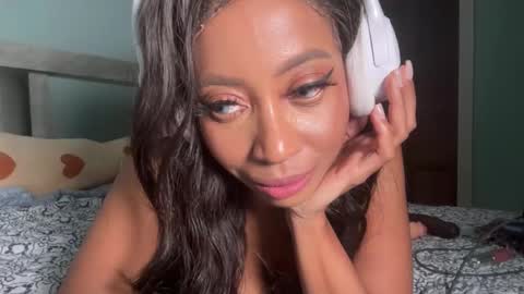 lunchboxgirl online show from April 21, 2026, 5:36 am