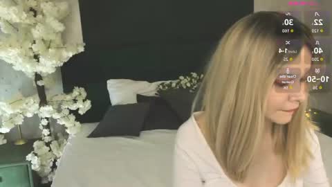 Snapshot of lune_fallenstar chatting on June 27, 2026, 9:47 am Lune FallenStar online show from June 27, 2026, 9:47 am