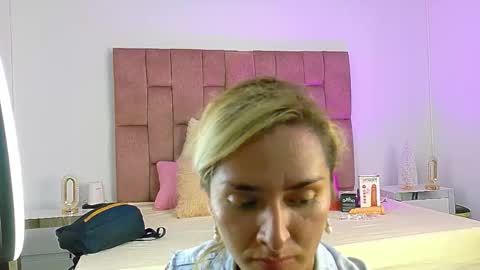 lunitadiva online show from November 23, 2025, 3:12 pm