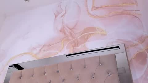 lunna__tylor online show from February 15, 2026, 7:51 am