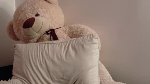 Luna online show from November 7, 2025, 4:23 am