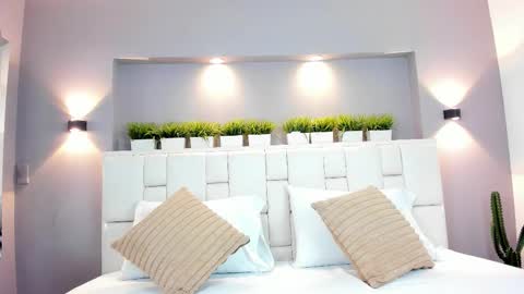 L U N N A online show from October 4, 2025, 3:59 am