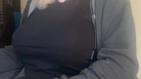 LunoviaXL online show from November 24, 2025, 10:37 am