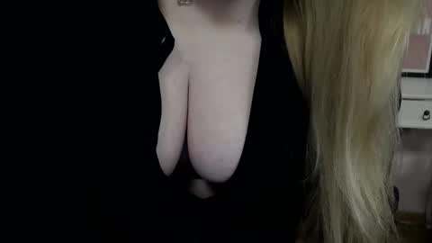 Hailey online show from December 1, 2025, 10:15 pm