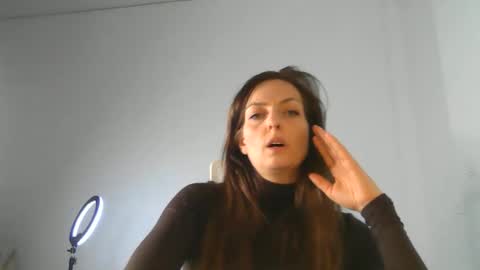 Snapshot of lusisart chatting on February 15, 2026, 9:33 pm Lusisart online show from February 15, 2026, 9:33 pm