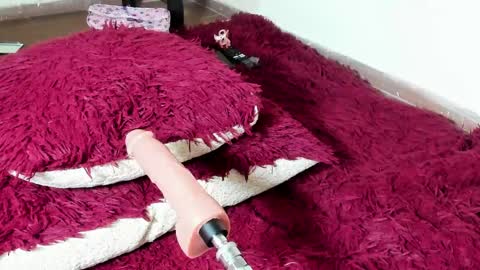 Lussie  online show from May 7, 2026, 1:16 pm