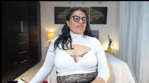 Angela 3 online show from May 22, 2026, 2:40 am