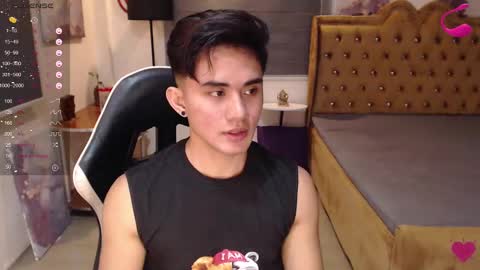 Snapshot of lustdesirex19 chatting on February 17, 2025, 2:37 pm David online show from February 17, 2025, 2:37 pm