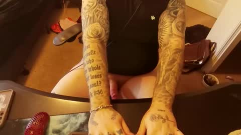 lustful17x online show from November 9, 2025, 2:48 pm