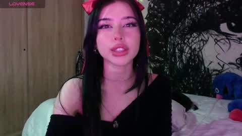 Valerie  April   online show from February 6, 2025, 10:32 pm