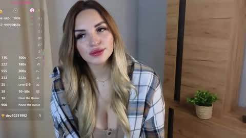 Briena online show from November 13, 2025, 6:12 am