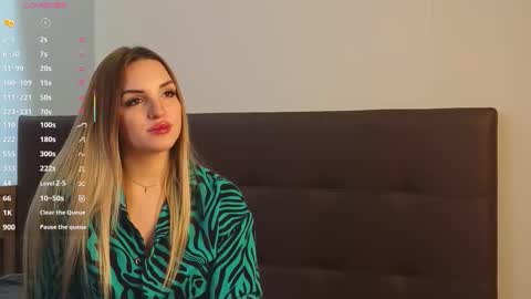 Briena online show from November 16, 2025, 6:08 am