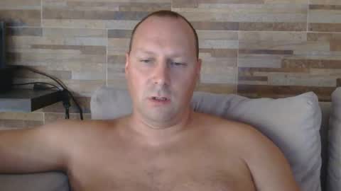 lustonfan online show from April 3, 2026, 7:01 pm