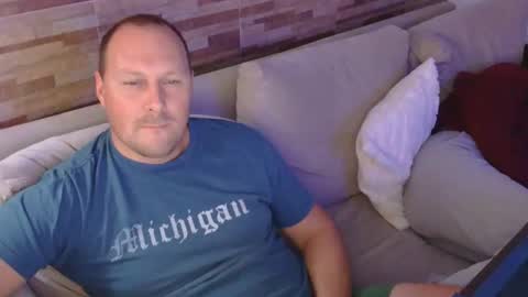 lustonfan online show from April 17, 2026, 1:30 am