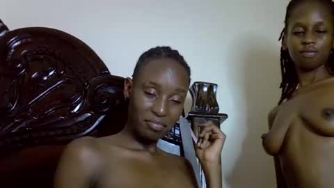 lutino_lovebirds online show from April 4, 2026, 7:33 pm