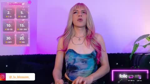 Lu Blossom online show from January 6, 2026, 6:44 pm