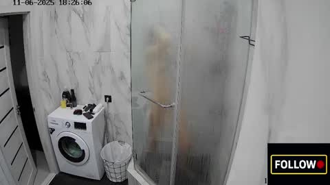 luuvteam online show from November 6, 2025, 8:26 am