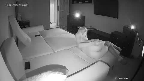 luuvteam online show from November 26, 2025, 7:59 pm