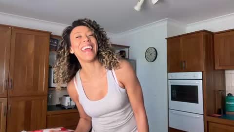 Reesa online show from July 11, 2026, 2:36 am