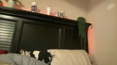 Snapshot of luvrxstarx chatting on December 2, 2025, 3:34 am luvrxstarx online show from December 2, 2025, 3:34 am