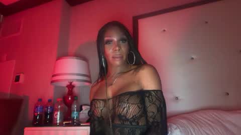 Snapshot of luvvlee chatting on July 10, 2026, 10:01 pm luvvlee online show from July 10, 2026, 10:01 pm