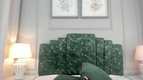 lux_bitchx online show from May 24, 2026, 1:43 am