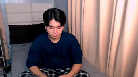 queen lux online show from March 8, 2025, 5:54 pm