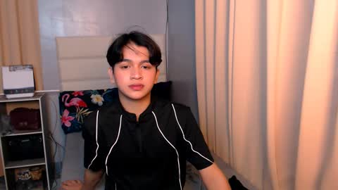 queen lux online show from March 11, 2025, 6:08 pm