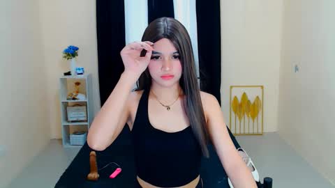 queen lux online show from September 24, 2025, 2:15 am