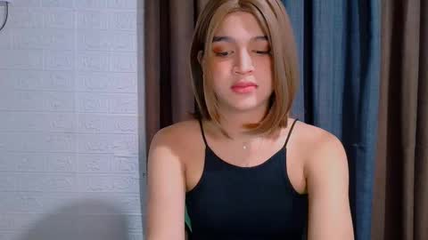 queen lux online show from December 21, 2025, 9:00 pm