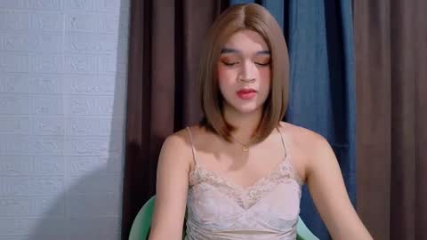 queen lux online show from February 25, 2026, 1:43 pm