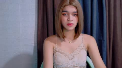 queen lux online show from April 6, 2026, 6:58 am