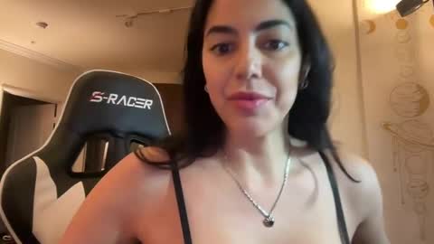 luxcher22 online show from March 5, 2025, 3:18 am