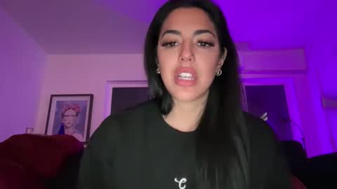 luxcher22 online show from April 29, 2026, 3:43 am