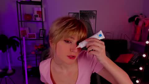 Snapshot of luxrayi chatting on January 7, 2025, 2:51 pm Ray online show from January 7, 2025, 2:51 pm