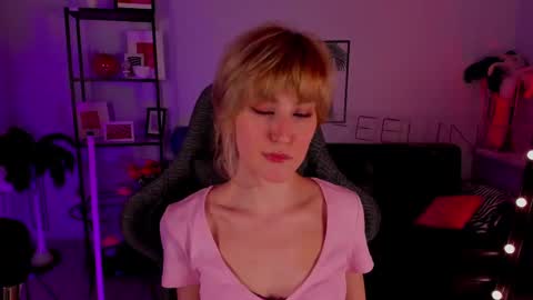 Snapshot of luxrayi chatting on January 7, 2025, 5:53 pm Ray online show from January 7, 2025, 5:53 pm