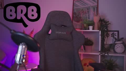 Snapshot of luxrayi chatting on January 13, 2025, 5:44 am Ray online show from January 13, 2025, 5:44 am