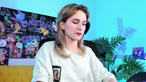 Snapshot of luxrayi chatting on February 18, 2025, 12:26 am Ray online show from February 18, 2025, 12:26 am