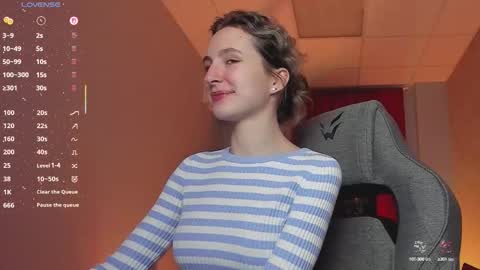 Snapshot of luxrayi chatting on October 9, 2025, 6:39 pm Ray online show from October 9, 2025, 6:39 pm