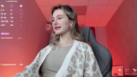 Snapshot of luxrayi chatting on November 7, 2025, 4:01 am Ray online show from November 7, 2025, 4:01 am