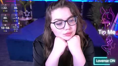 luxsopphia_ online show from September 17, 2025, 12:40 pm