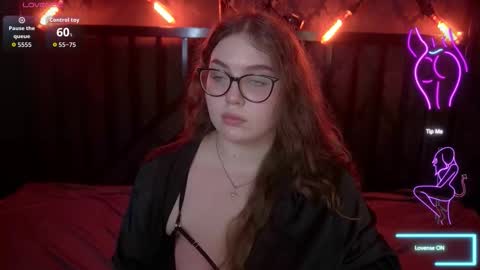 luxsopphia_ online show from October 10, 2025, 1:43 pm