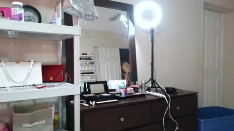 luxuriousbunny online show from August 8, 2026, 2:41 pm