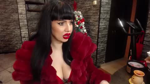 Snapshot of luxurymistress chatting on December 8, 2024, 3:13 pm Spoiled dominant mindfucker mistress MakeupartistNail ArtistFitness and Yoga lover online show from December 8, 2024, 3:13 pm