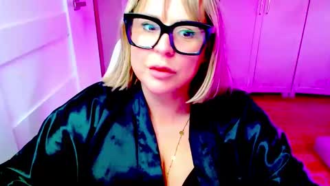 Snapshot of luxxx_diana chatting on April 29, 2026, 5:30 pm Diana online show from April 29, 2026, 5:30 pm