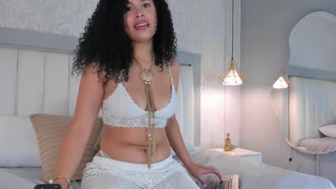 Snapshot of luxylux_ chatting on April 23, 2026, 12:56 am Luxy Lux online show from April 23, 2026, 12:56 am