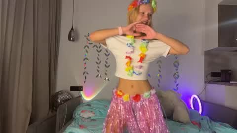 lxsundolyxl_ online show from October 4, 2025, 3:26 am