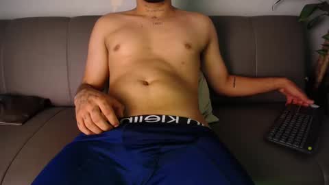 lyam_saenz online show from November 15, 2025, 10:37 pm